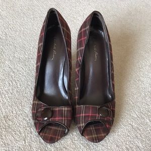 🛍 Plaid Heels